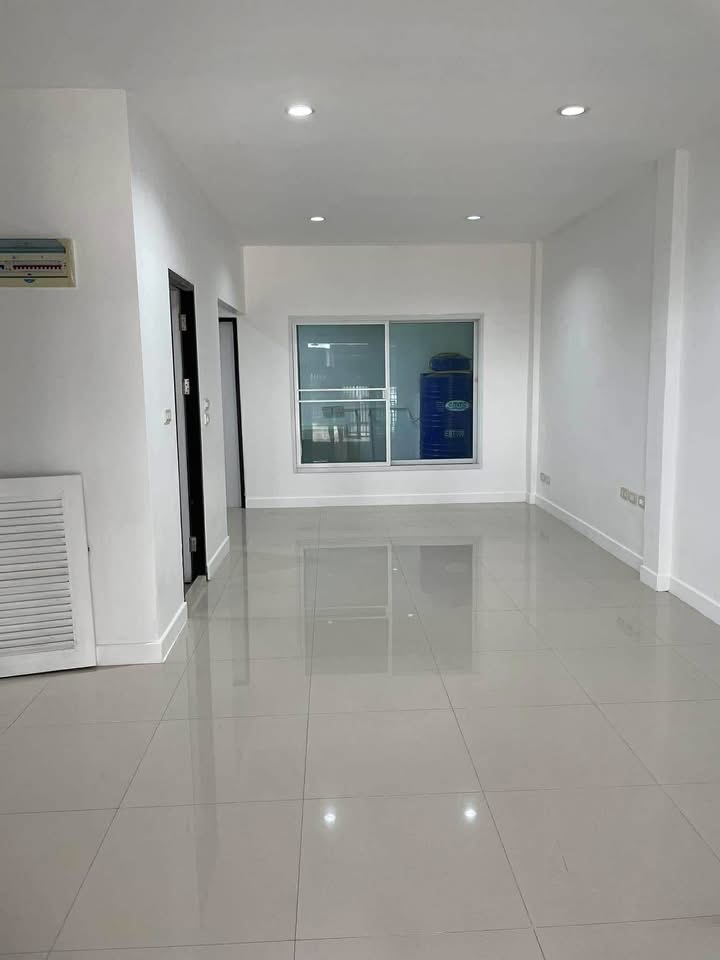 ทาวน์โฮมสองชั้น หมู่บ้านพรเทพ 9 ขายบ้านพัทยา ทำเลดี เข้าออกสะดวก