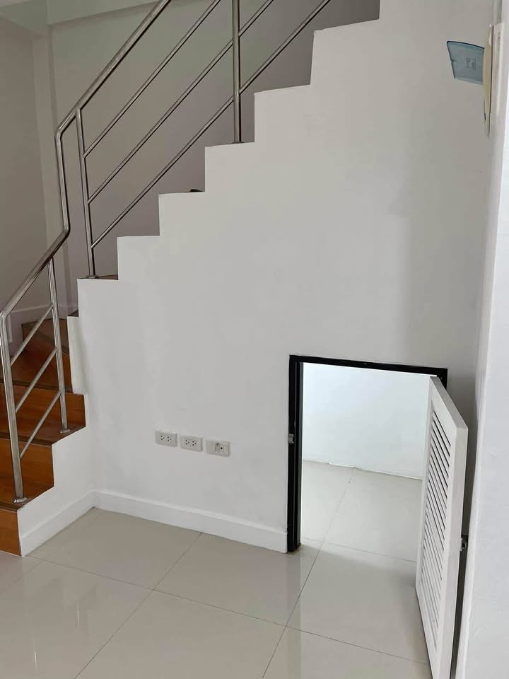 ทาวน์โฮมสองชั้น หมู่บ้านพรเทพ 9 ขายบ้านพัทยา ทำเลดี เข้าออกสะดวก